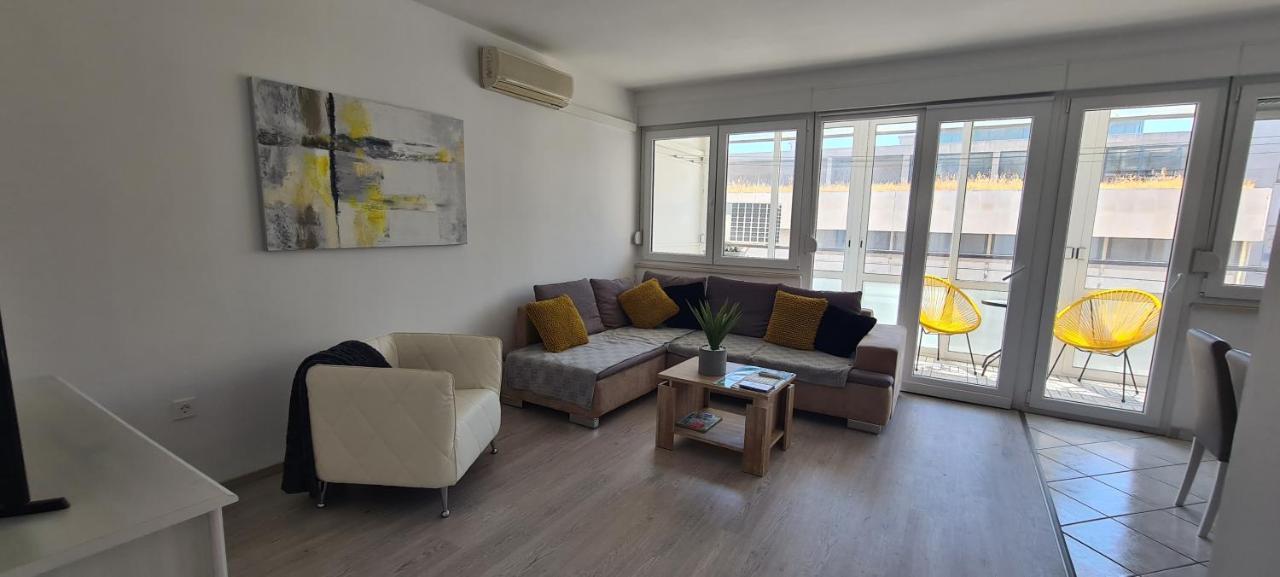 Apartment Dominis Split Bagian luar foto
