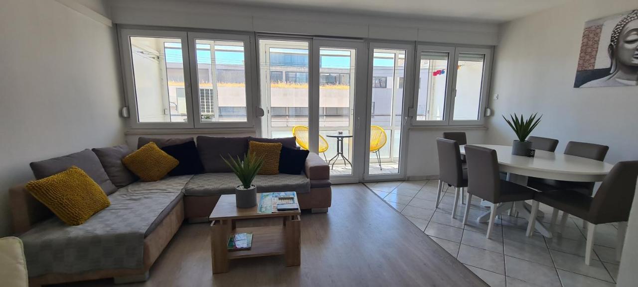 Apartment Dominis Split Bagian luar foto